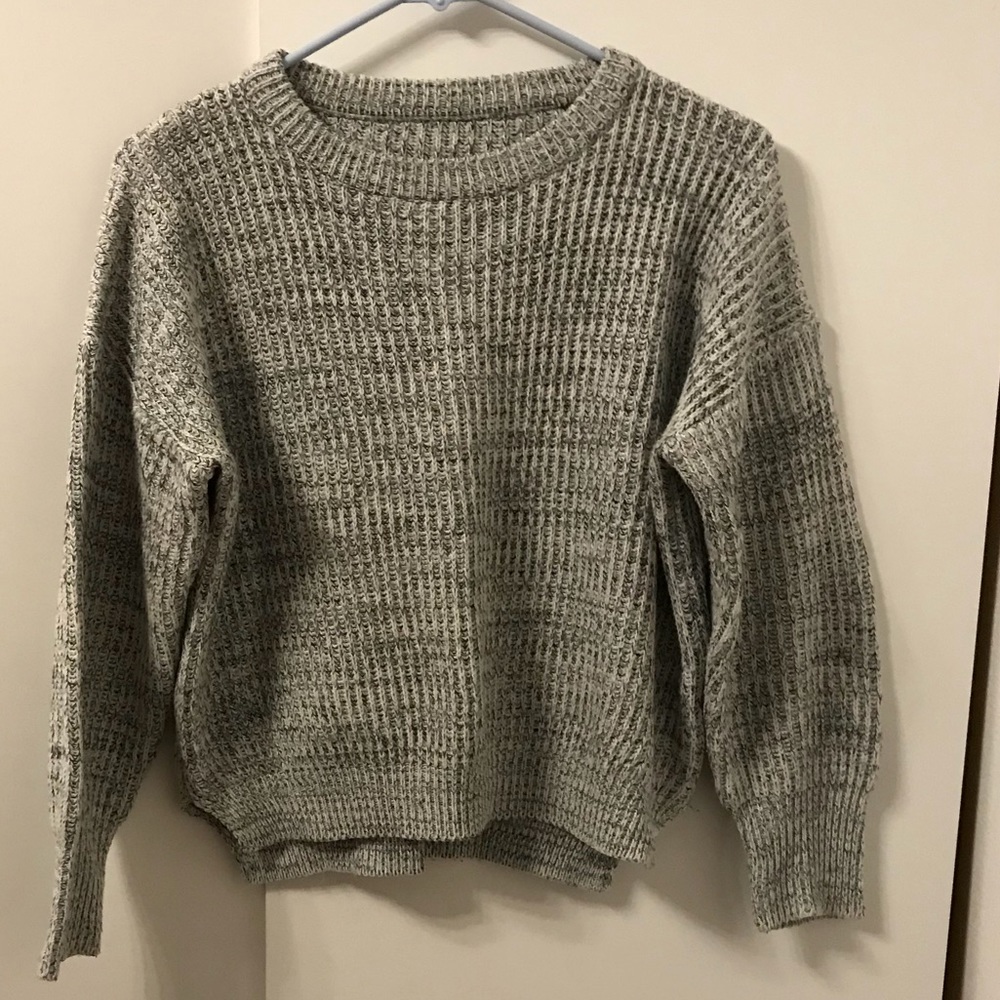 Scoop neck cropped sweater